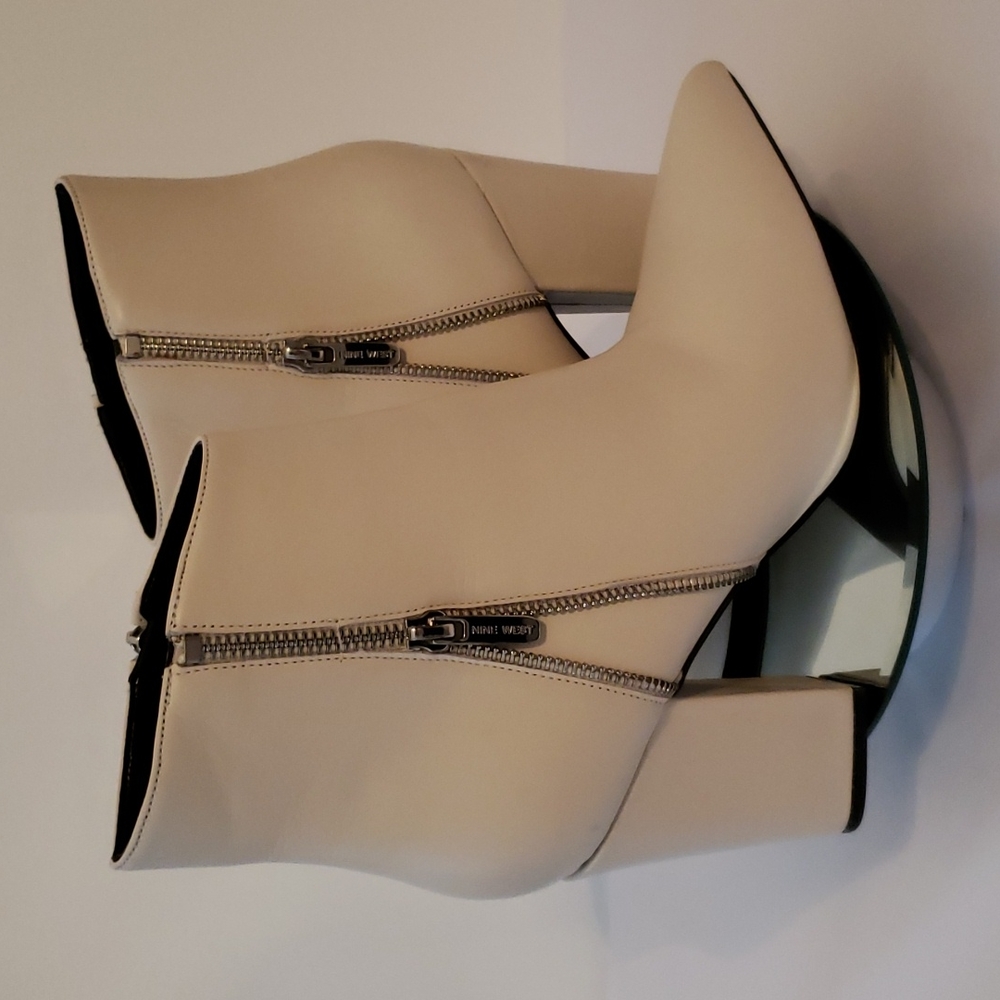 Nine West ankle boots/booties size 9.  Excellent pre owned condition.